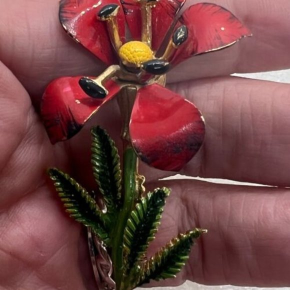 HATTIE CARNEGIE Vintage FLOWER BROOCH Pin Red Enamel Costume Jewelry - Picture 4 of 9